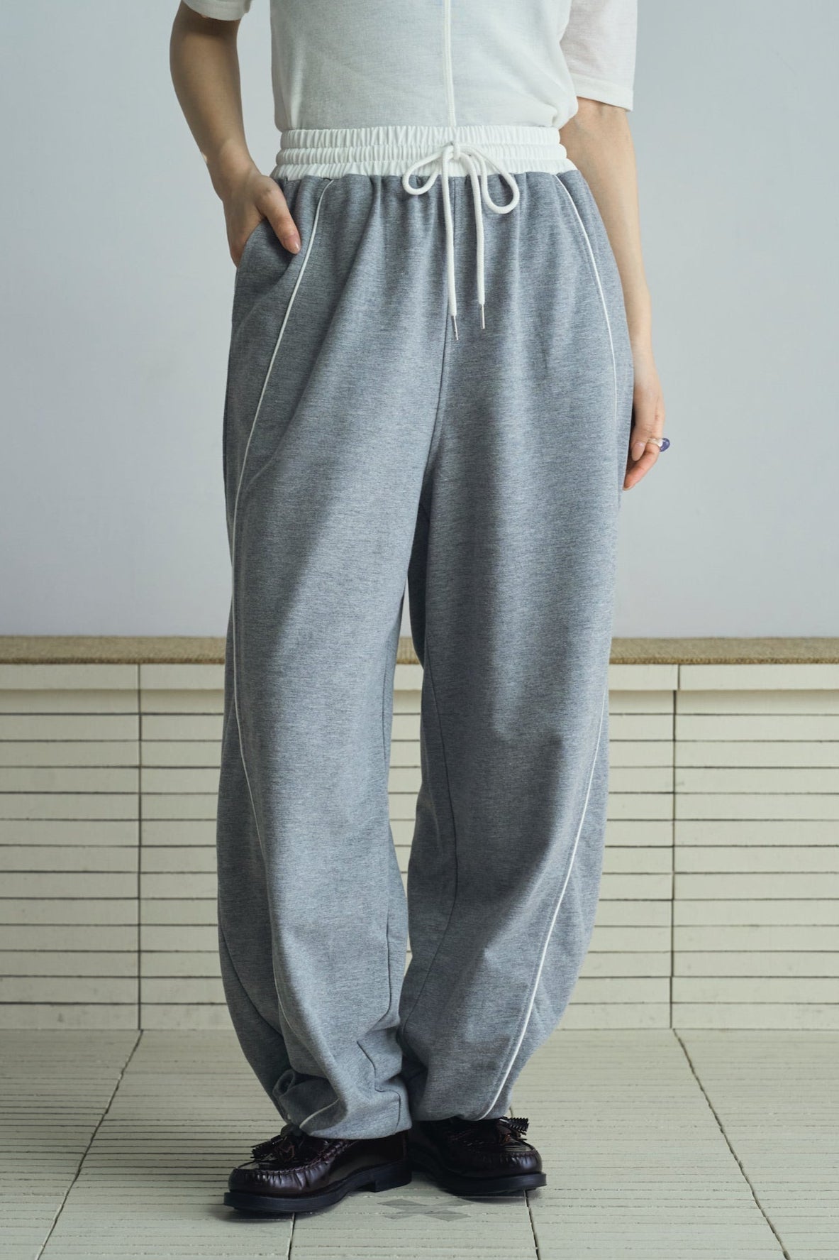 line sweat pants