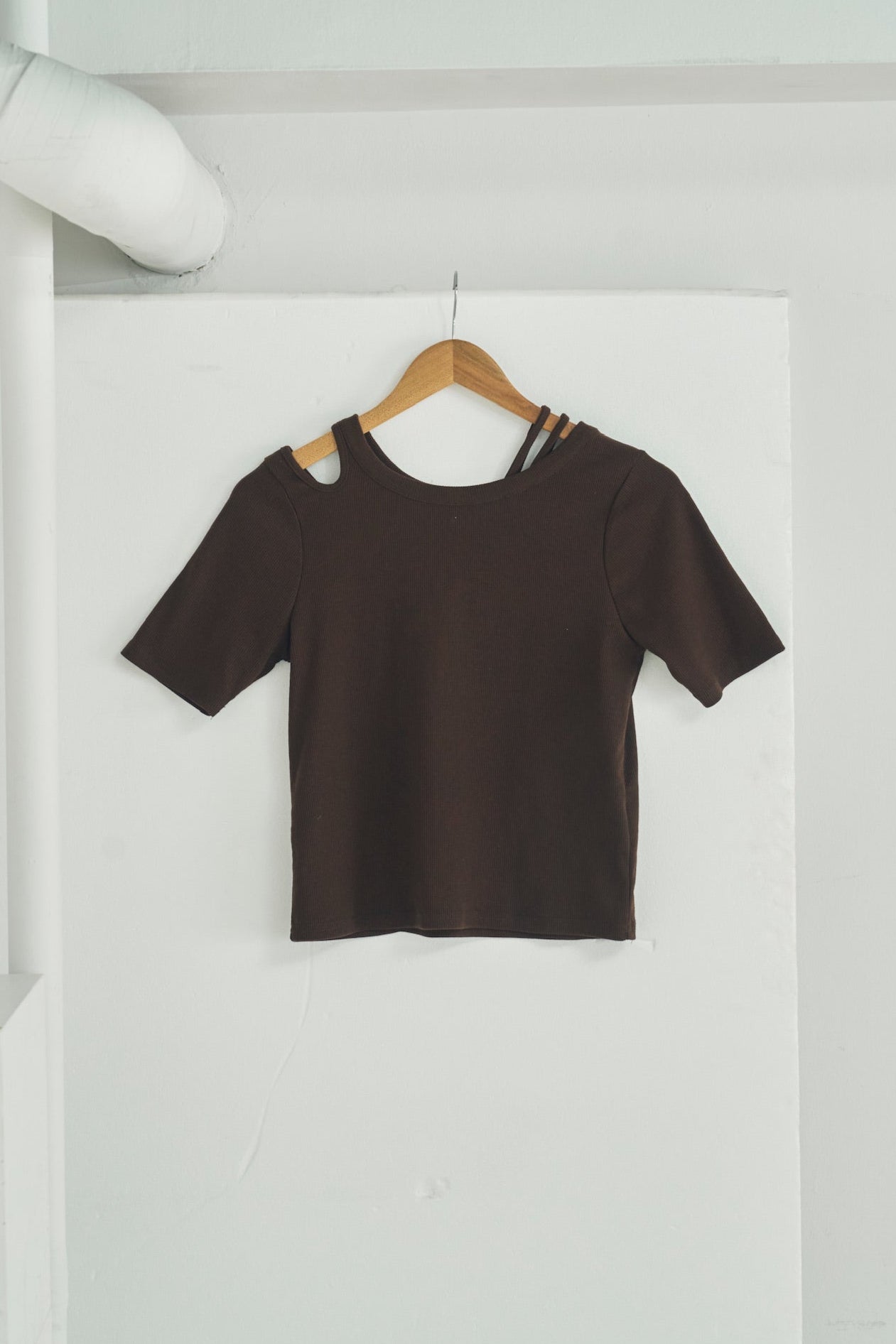 shoulder cutout rib tops