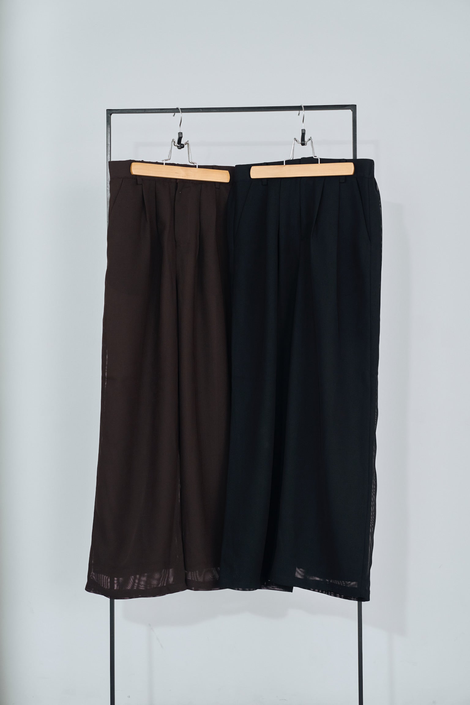 mesh tuck pants