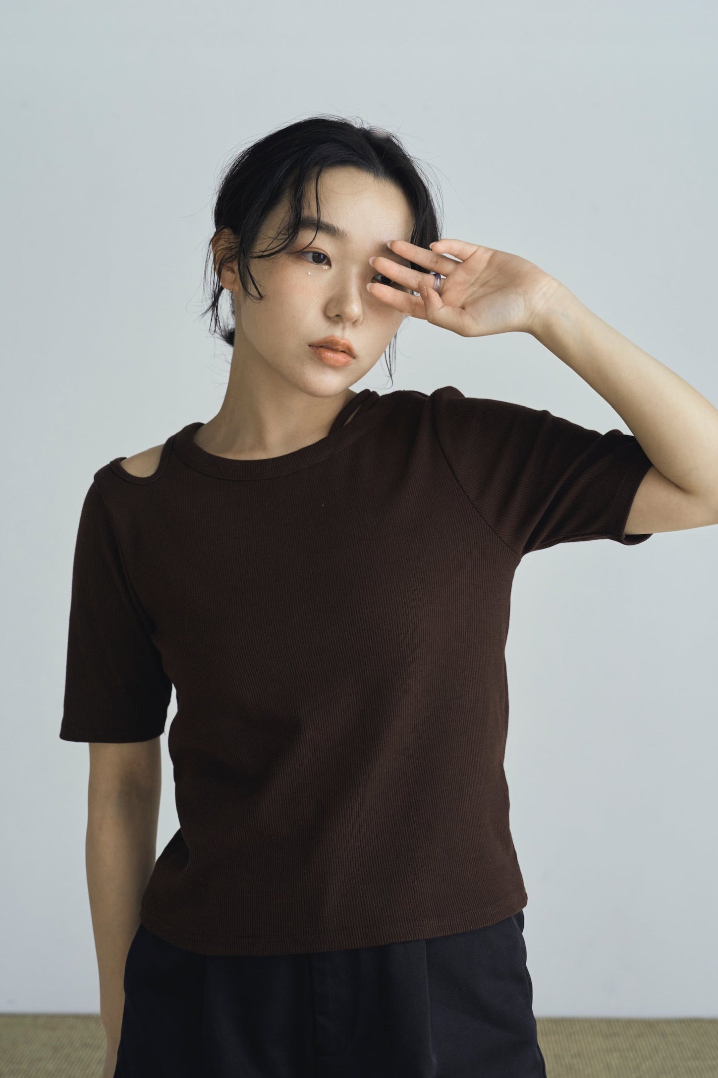 shoulder cutout rib tops