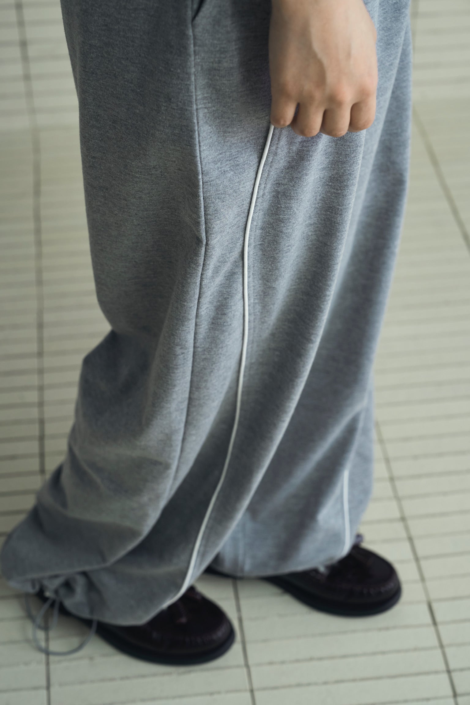 line sweat pants