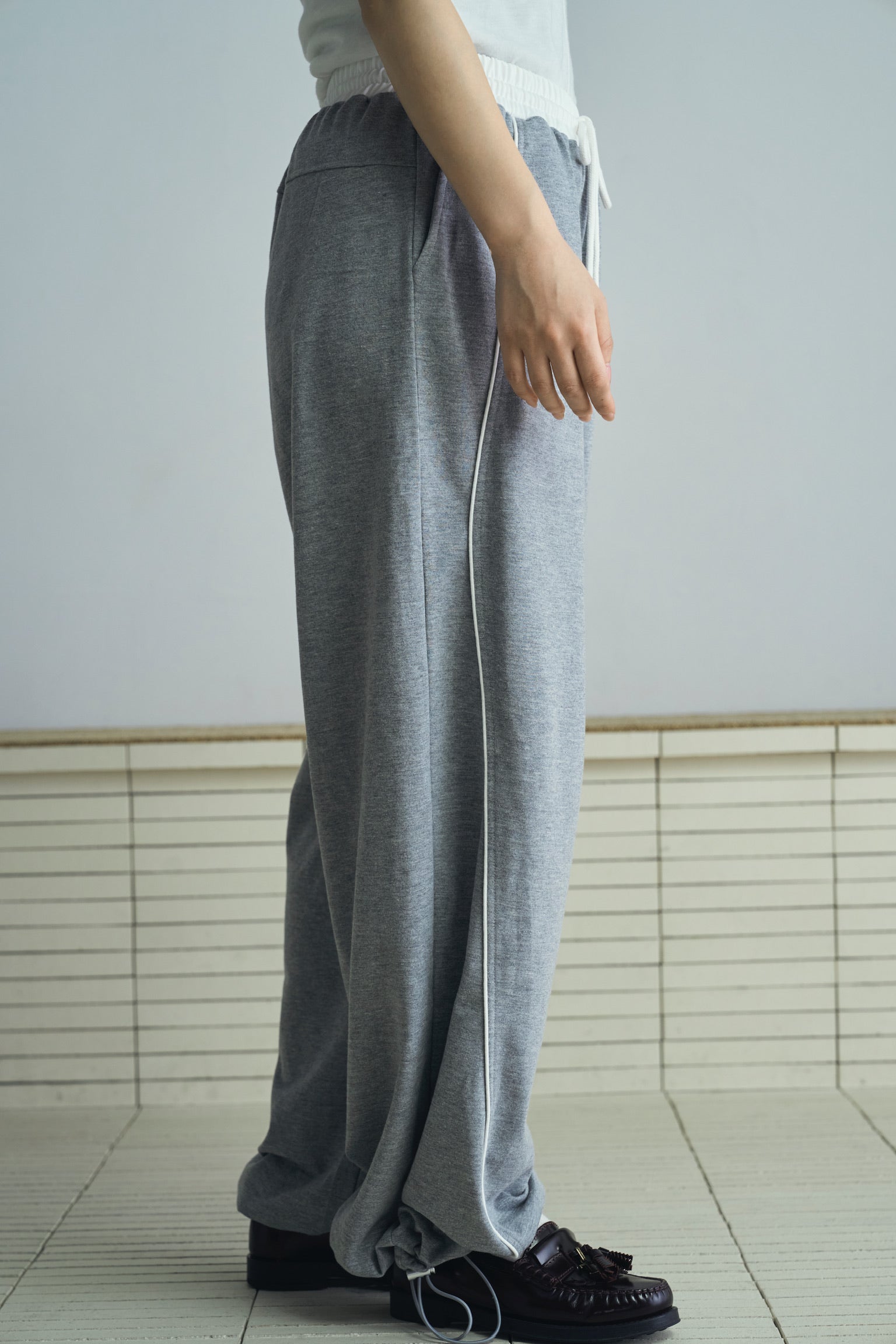 line sweat pants