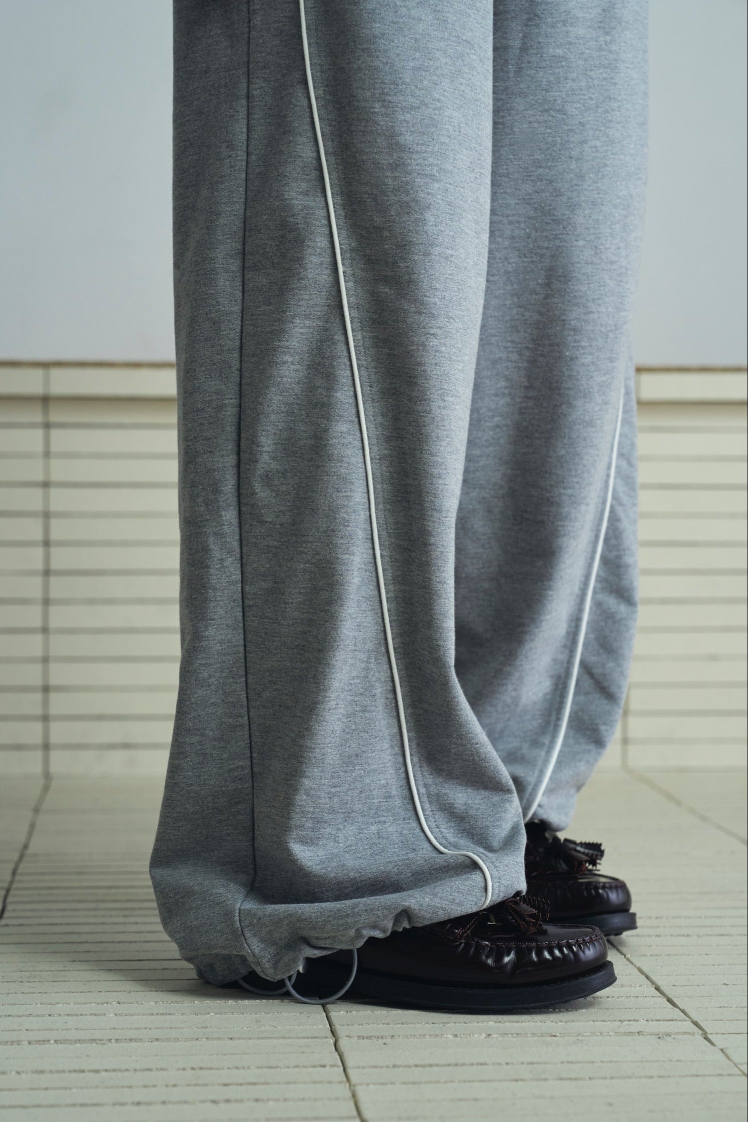 line sweat pants