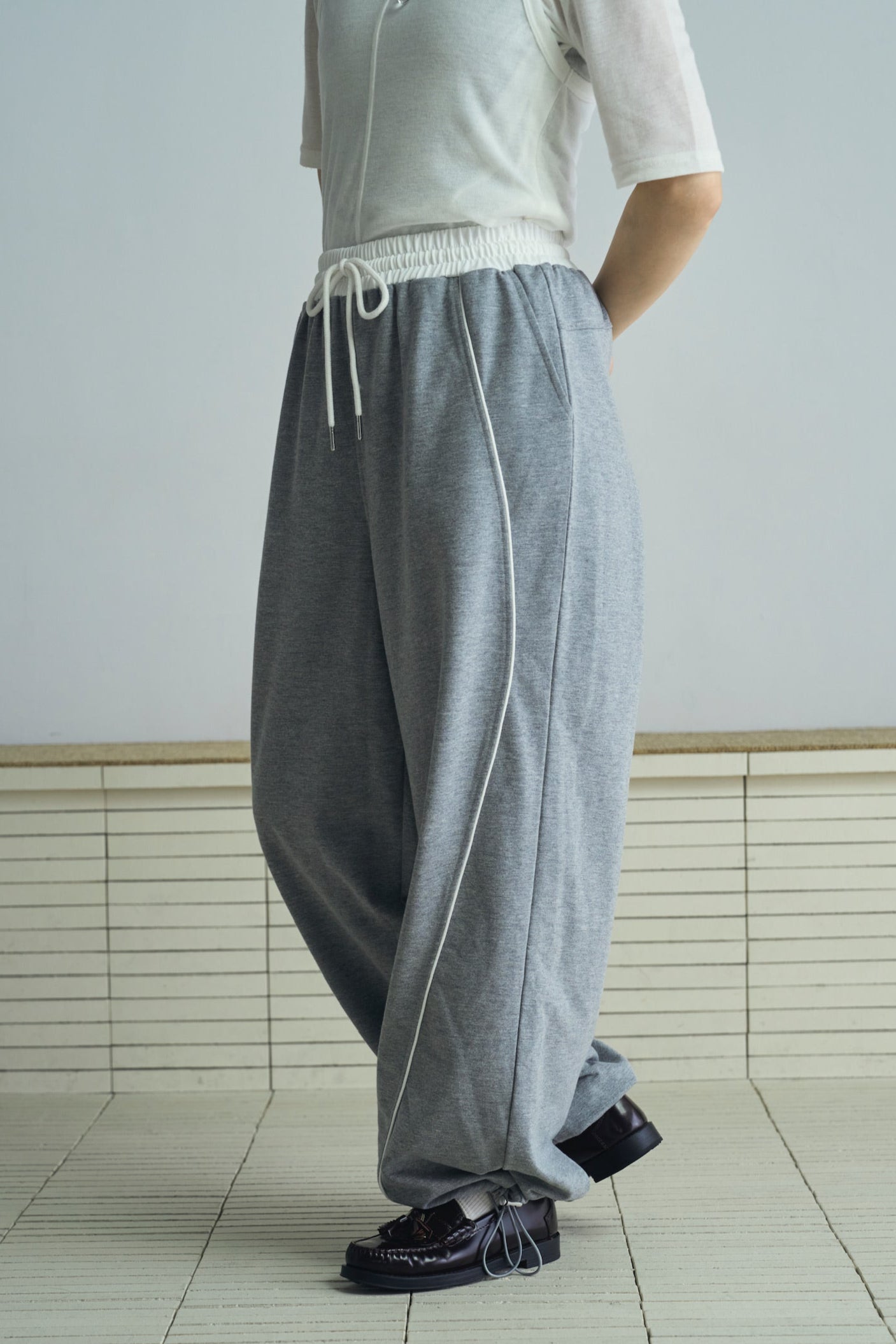 line sweat pants