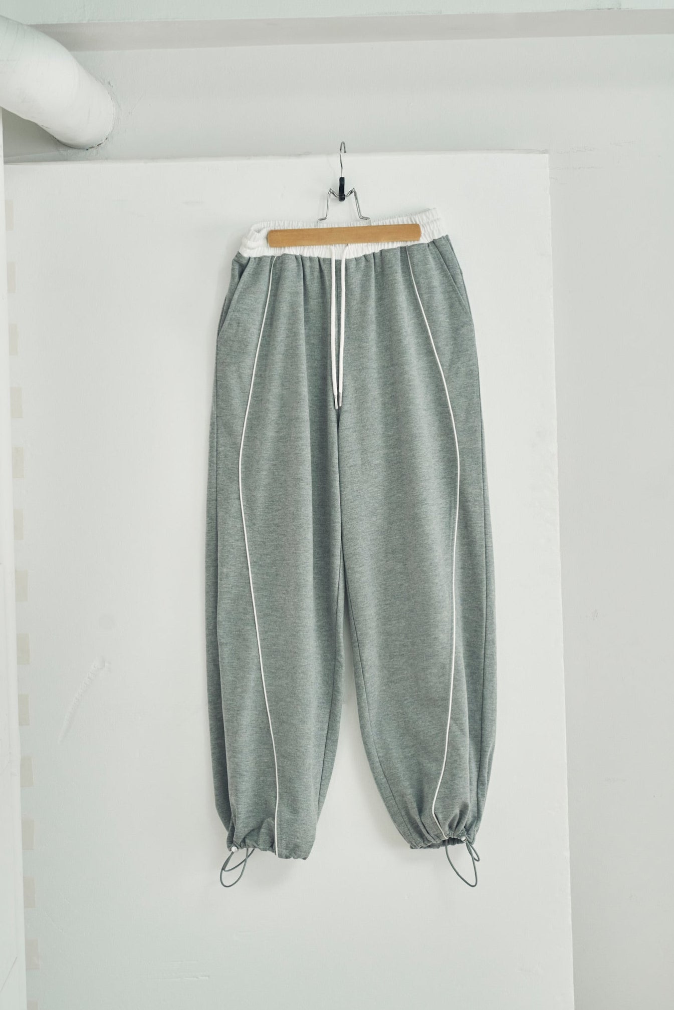 line sweat pants