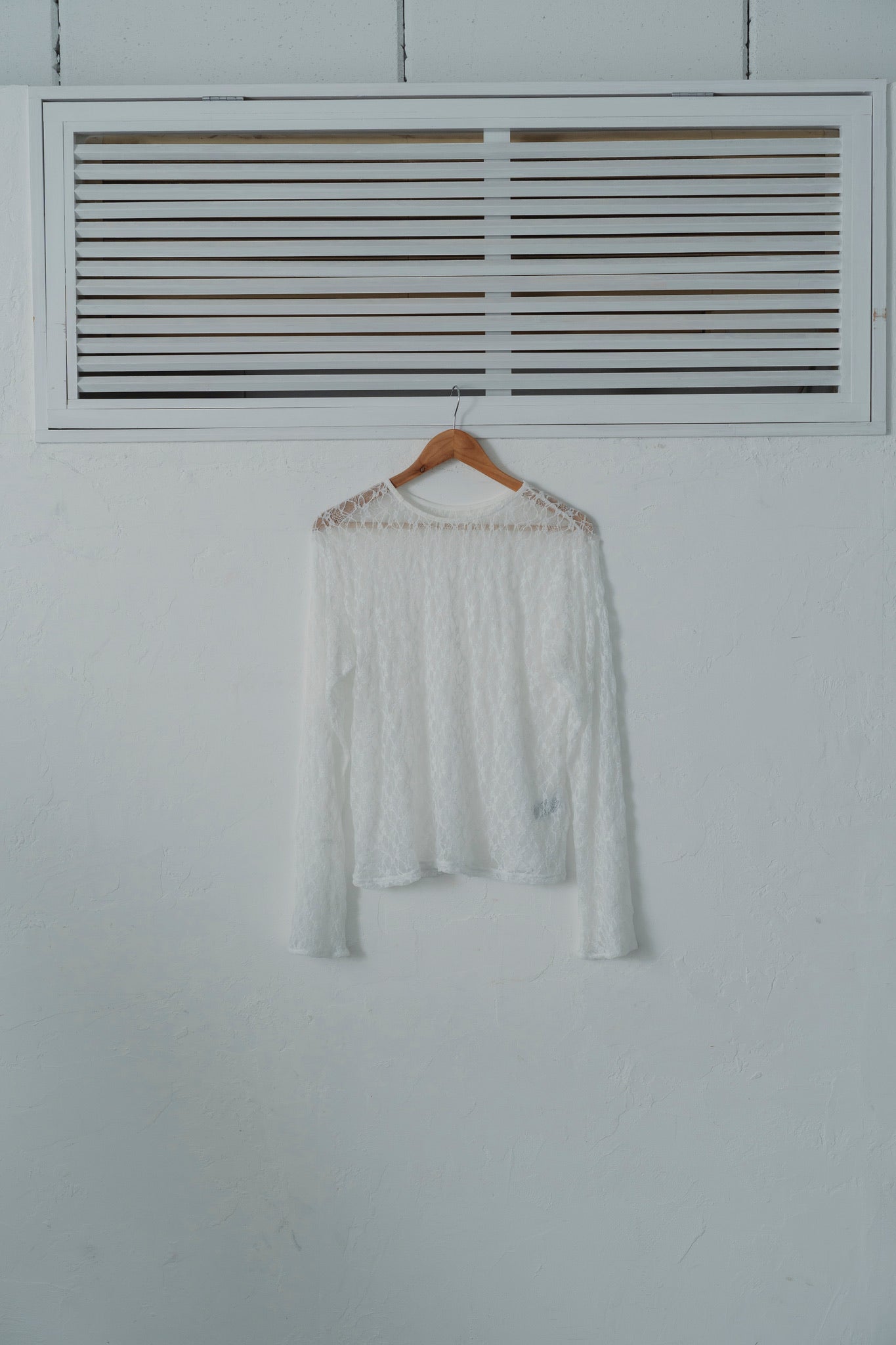lace bell sleeve tops